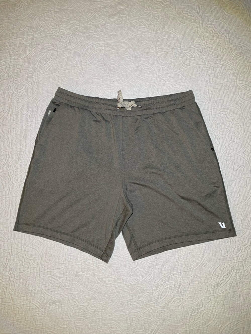 Vuori Men's Olive Gray Everyday Stretch Shorts